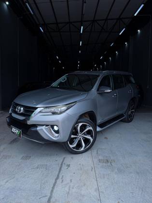 TOYOTA HILUX SW4 4.0 SRX 4X4 7 LUGARES V6 24V GASOLINA 4P AUTOMÁTICO